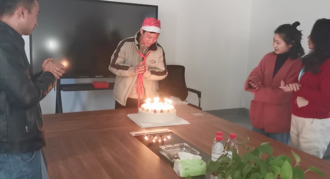 昆山午夜精品久久久生日会与感恩节相遇