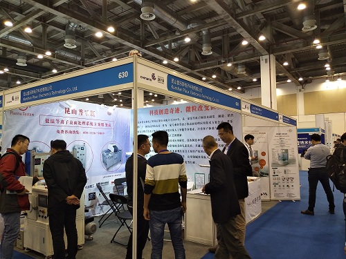 午夜精品久久久纳米博览会参观者