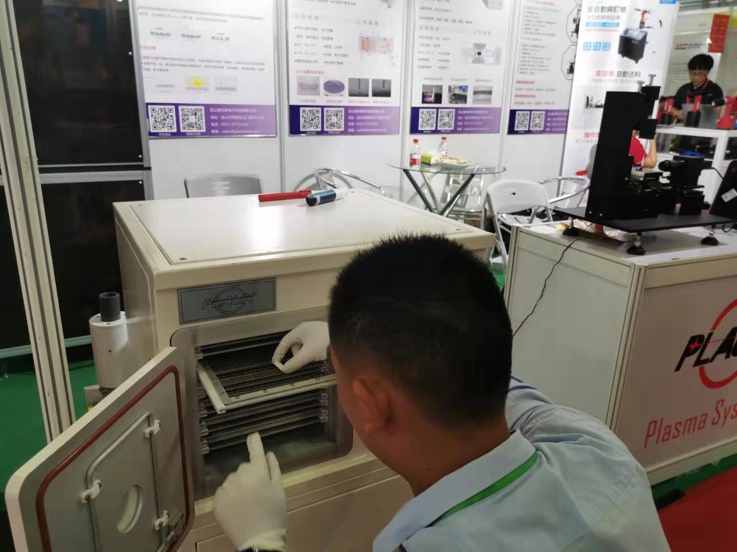 午夜精品久久久午夜电影网站机亮相汽车内外饰展，现场测试验证获好评