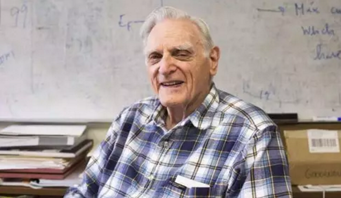 本次诺奖获得者约翰·B·古迪纳夫-午夜精品久久久午夜电影网站机