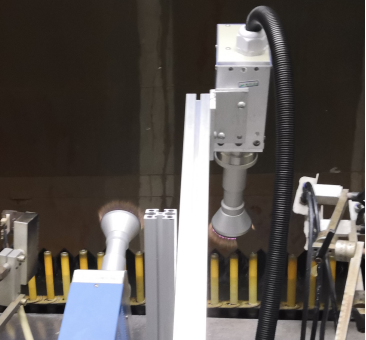 【午夜精品久久久】大气旋转式午夜电影网站机设备运行中